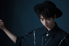 AYX SPORTS-WTT中国大满贯：国乒全胜，16岁小将大比分取胜，国乒大满贯复出首秀