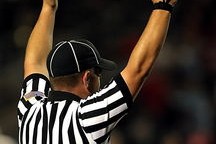 爱游戏下载-VAR判罚引争议，裁判吹罚标准再遭热议，var裁判有几个